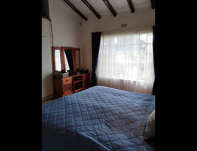 4 BEDROOM FREESTANDING FOR SALE IN VAN RIEBEECK PARK